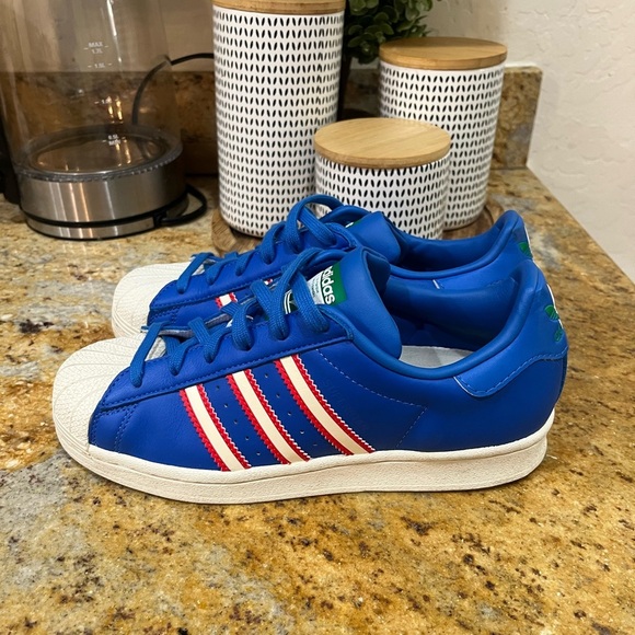 Adidas Superstar size 5.5 - Picture 3 of 9